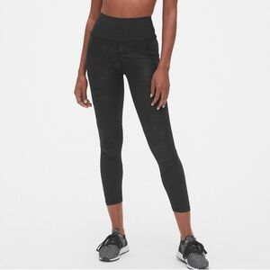 GapFit High Rise Capri Leggings in Sculpt Revolution
Black Camo, M